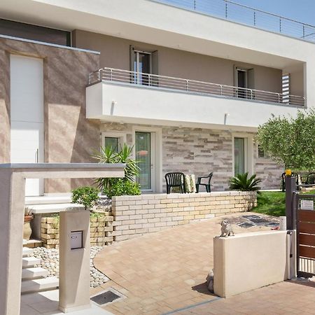 Villa Aurora-Holiday Home Apt 1 Бардолино Екстериор снимка