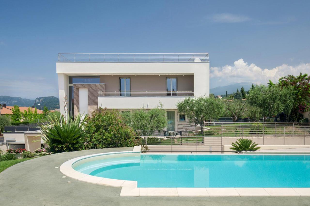 Villa Aurora-Holiday Home Apt 1 Бардолино Екстериор снимка