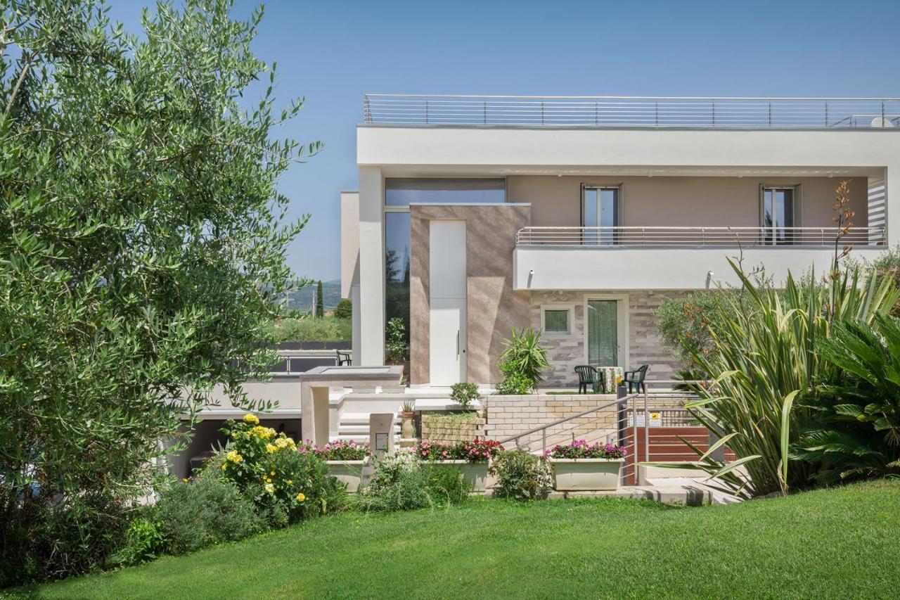 Villa Aurora-Holiday Home Apt 1 Бардолино Екстериор снимка