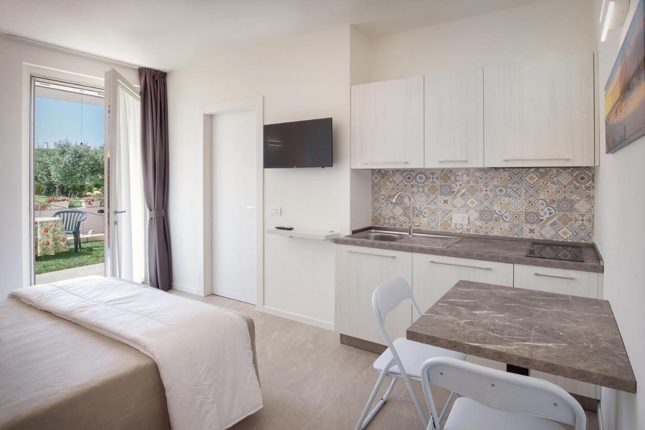 Villa Aurora-Holiday Home Apt 1 Бардолино Екстериор снимка