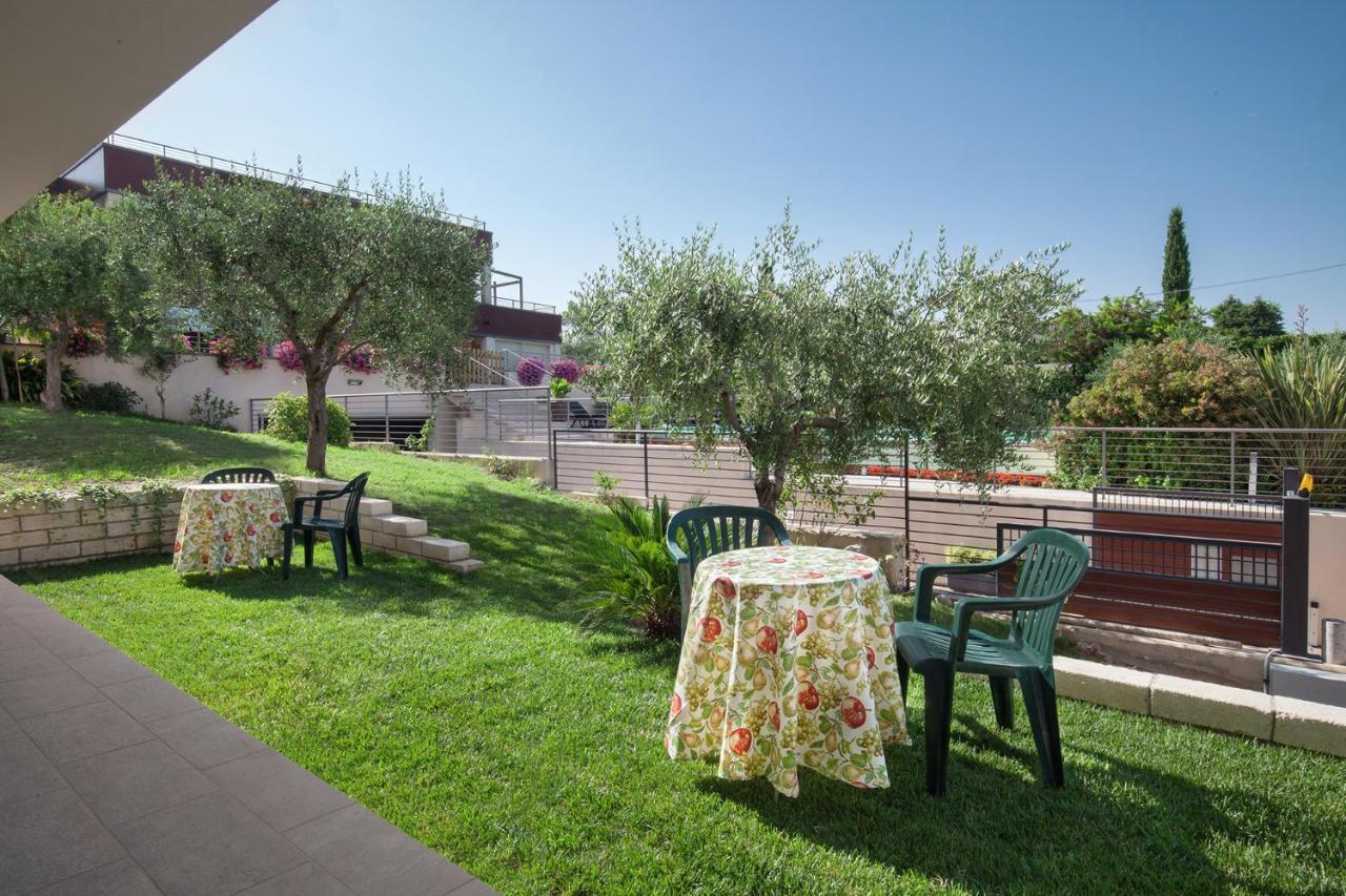 Villa Aurora-Holiday Home Apt 1 Бардолино Екстериор снимка